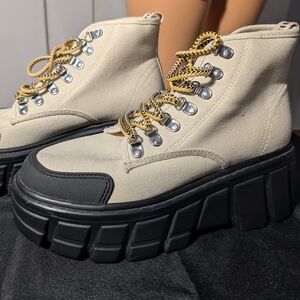 Zara Chunky Platform Lace-Up Hiking Boots in cream canvas Size 37 (6.5) Women